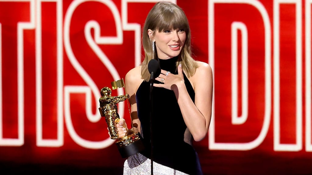 Taylor Swift breaks VMA records; Madonna opens show, Dolly honored